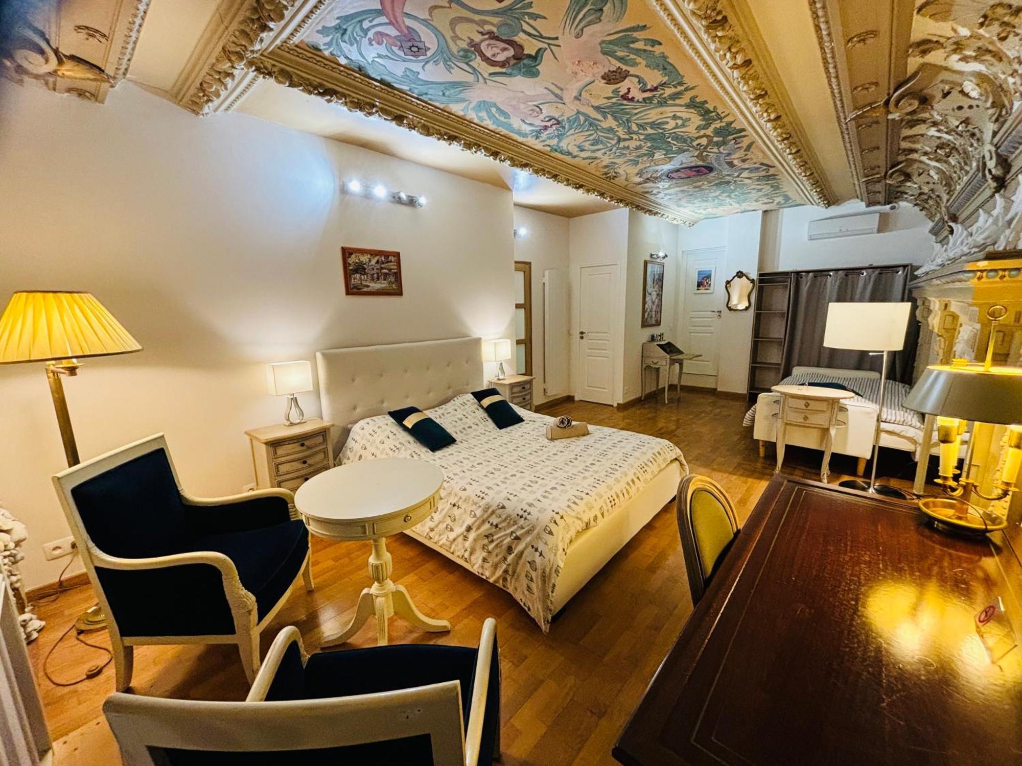 Exceptionnel !!! Venez Sejourner Dans Les 3 D'un Authentique Ancien Palace De La 