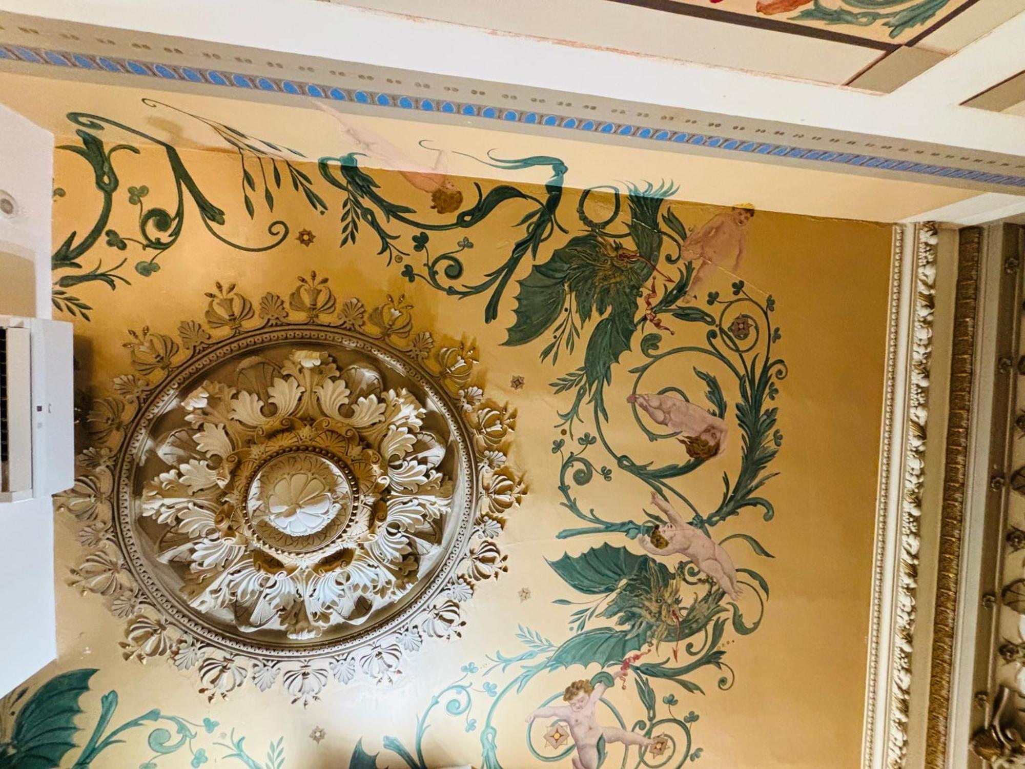 Exceptionnel !!! Venez Sejourner Dans Les 3 D'un Authentique Ancien Palace De La 
