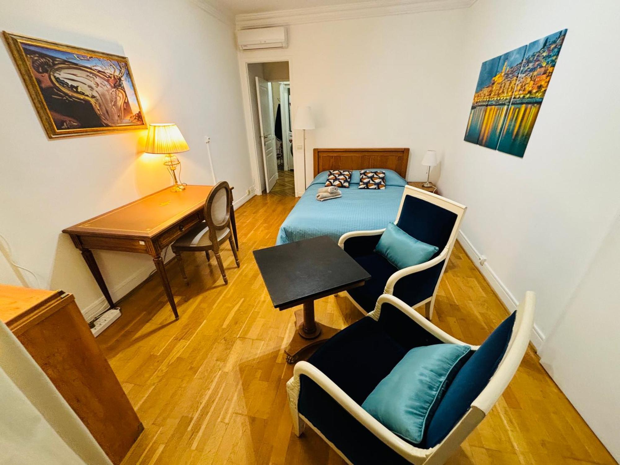 Belle époque Palace Suites: Seaside Elegance In
